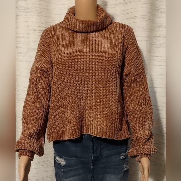 Chenille Cozy Turtle Neck Sweater - Picture 4 of 6